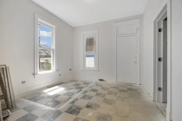210 N Laramie AVE, Chicago, IL 60644