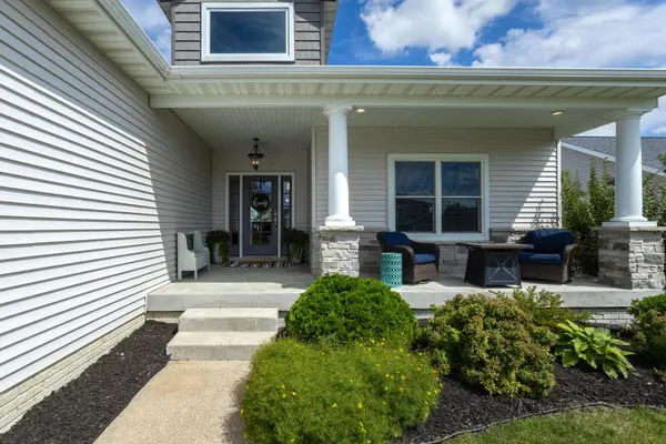 5789 Texas DR, Bettendorf, IA 52722