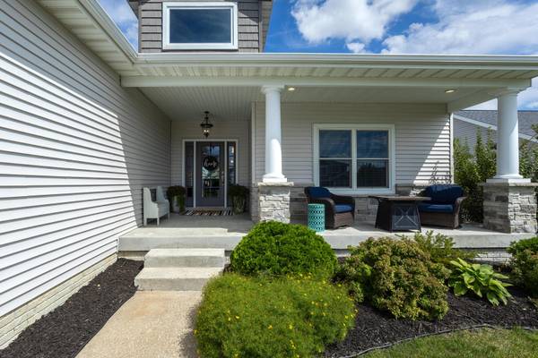 5789 Texas DR, Bettendorf, IA 52722