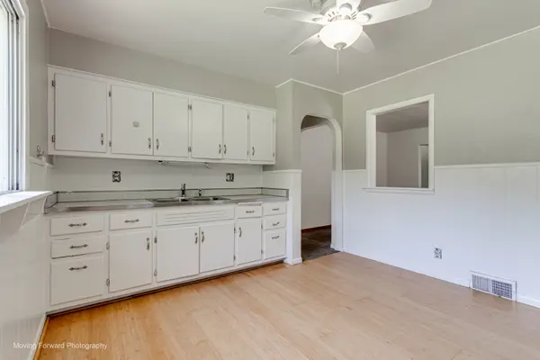 7S151 N Eola RD, Aurora, IL 60502