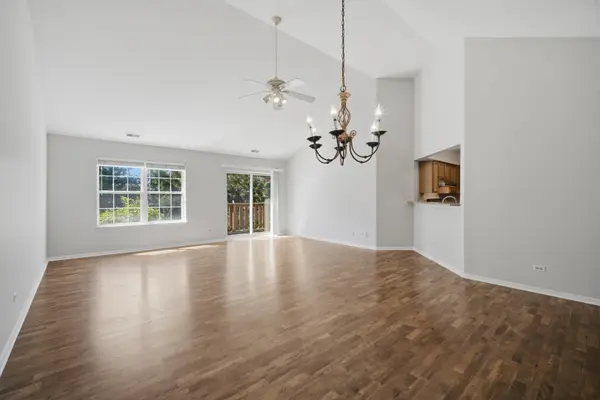 1911 N Silver Lake RD, Arlington Heights, IL 60004