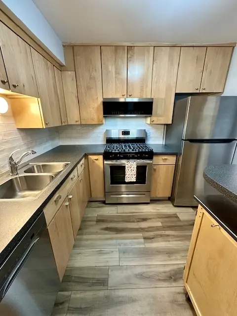 3515 Central RD #103, Glenview, IL 60025
