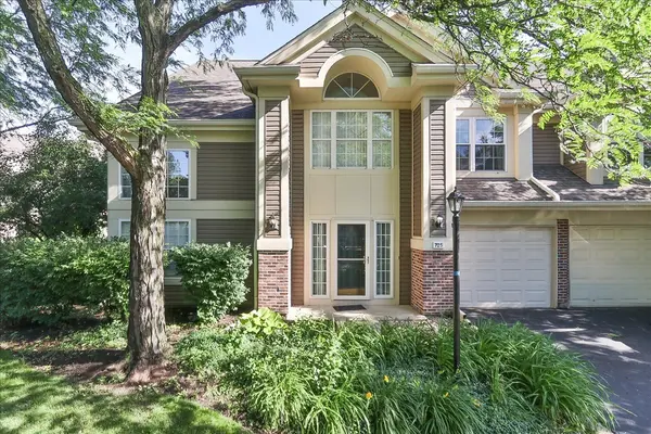 725 Deep Wood CT, Elk Grove Village, IL 60007
