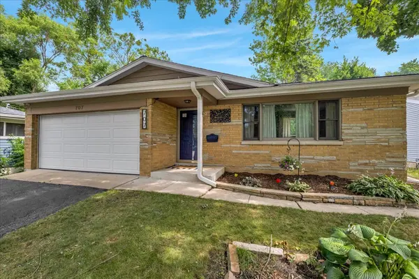 707 S Gables BLVD, Wheaton, IL 60189