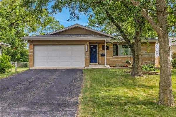 707 S Gables BLVD, Wheaton, IL 60189