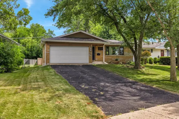 707 S Gables BLVD, Wheaton, IL 60189