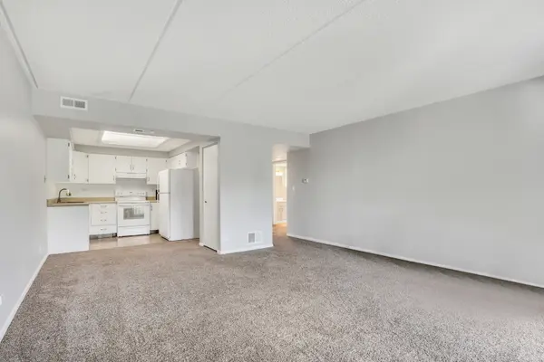 917 Vose DR #405, Gurnee, IL 60031