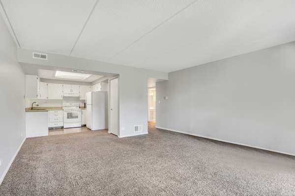 917 Vose DR #405, Gurnee, IL 60031