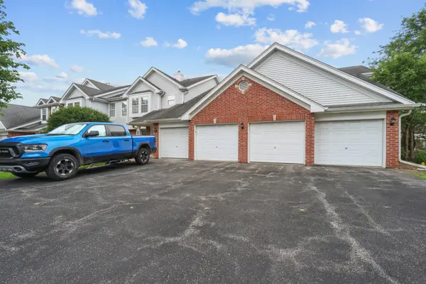 1727 W Hawkes ST #8, Arlington Heights, IL 60004