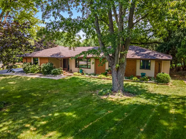 847 Hemlock DR, Sleepy Hollow, IL 60118