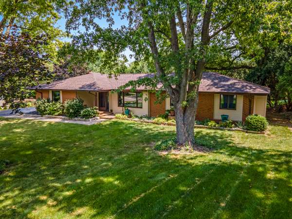 847 Hemlock DR, Sleepy Hollow, IL 60118
