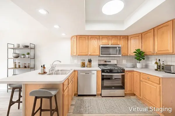 29 Westwood CT, Indian Head Park, IL 60525