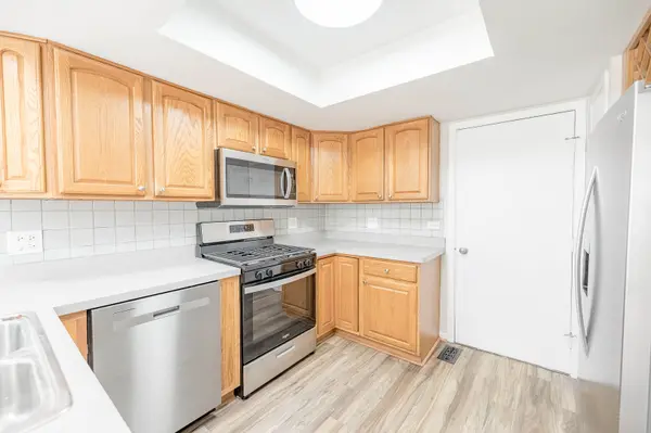 29 Westwood CT, Indian Head Park, IL 60525