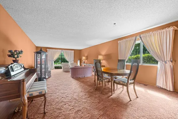 2350 Greenwood RD, Northbrook, IL 60062