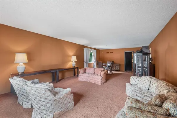2350 Greenwood RD, Northbrook, IL 60062
