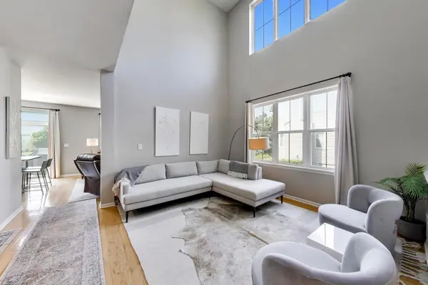 3024 Langston CIR, St. Charles, IL 60175