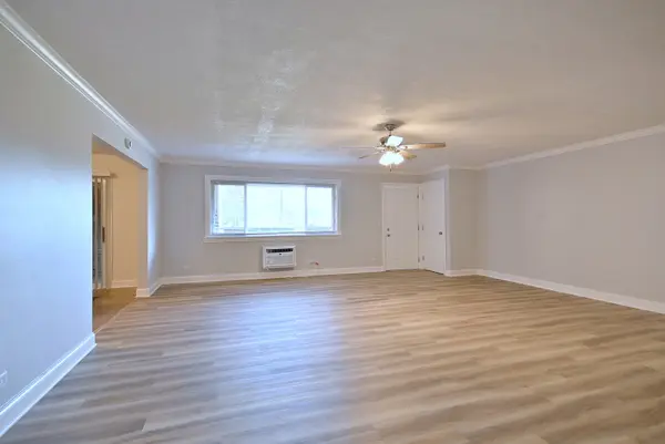 600 S York ST #2B, Elmhurst, IL 60126