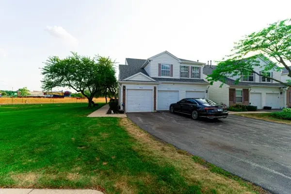 737 W Streamwood BLVD #B, Streamwood, IL 60107