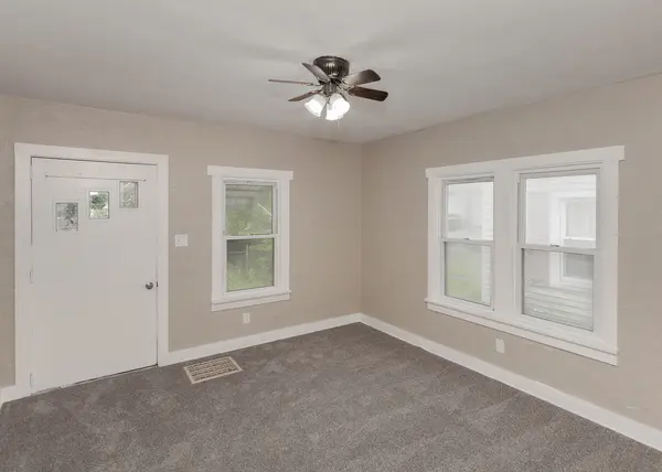 324 S Hazelwood AVE, Davenport, IA 52802