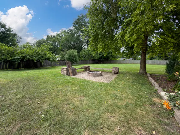 23W477 Burdette AVE, Carol Stream, IL 60188