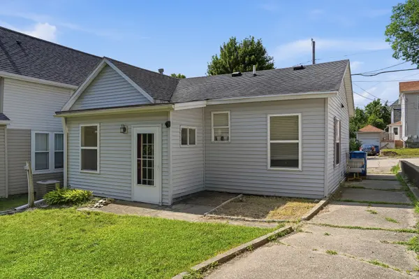 418 E 3rd ST, Dixon, IL 61021