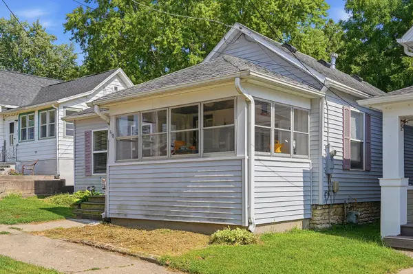 418 E 3rd ST, Dixon, IL 61021