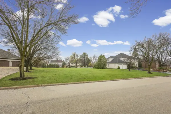 343 Hambletonian DR, Oak Brook, IL 60523
