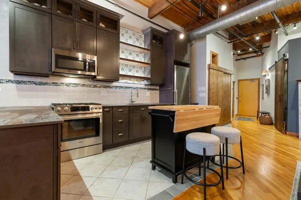 732 S Financial PL #810, Chicago, IL 60605