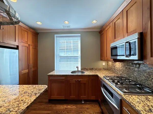 3614 N Bosworth AVE #1R, Chicago, IL 60613