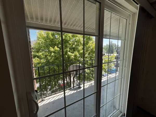540 Biesterfield RD #303, Elk Grove Village, IL 60007