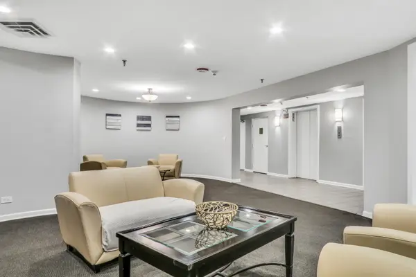 250 W Parliament PL #219, Mount Prospect, IL 60056