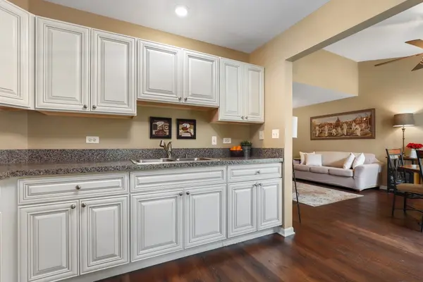 2803 Rutland CIR #102, Naperville, IL 60564