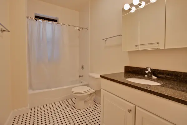 5419 S Hyde Park BLVD #2, Chicago, IL 60615