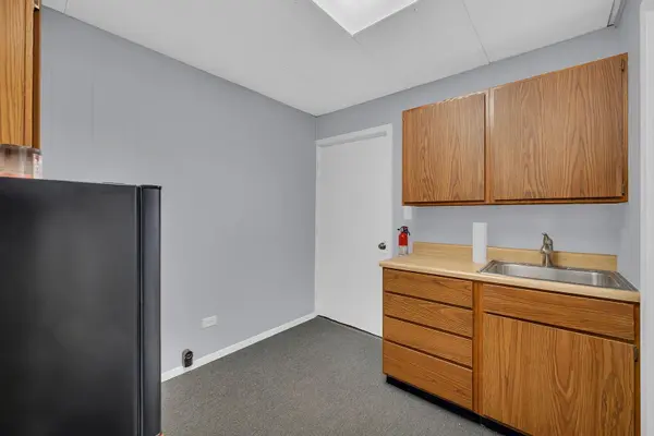 3S340 Rockwell ST S #201, Warrenville, IL 61087