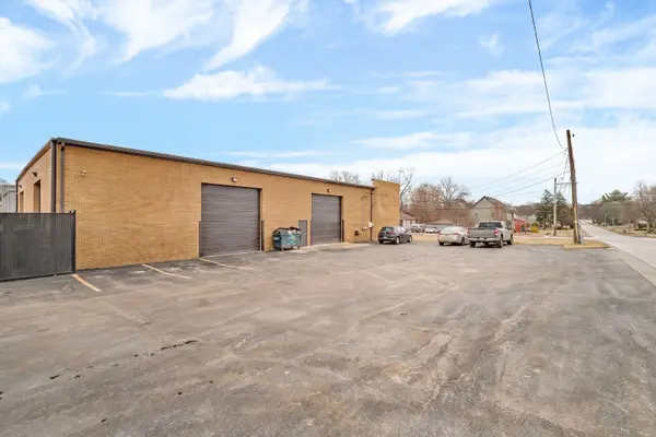 3S340 Rockwell ST S #201, Warrenville, IL 61087