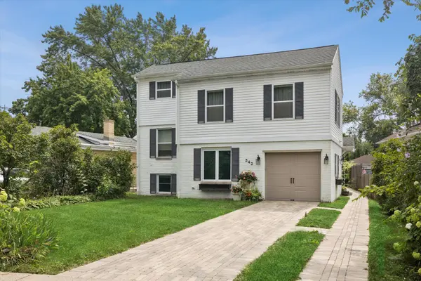 343 Lionel RD, Riverside, IL 60546