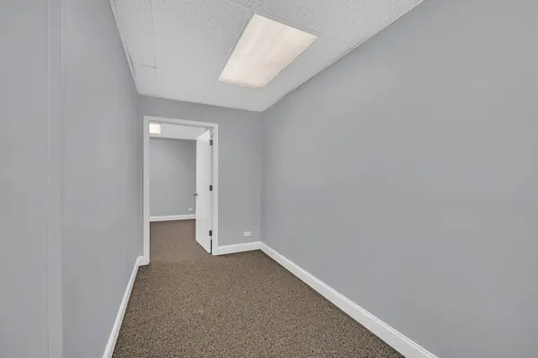 29W030 Main ST #202, Warrenville, IL 61087