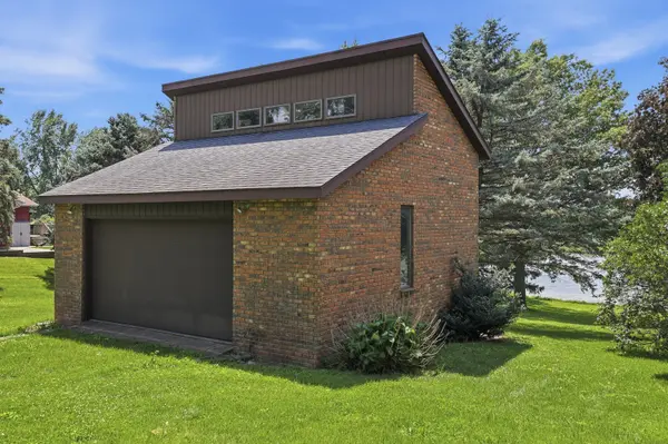 15721 Lakeside DR, Sterling, IL 61081