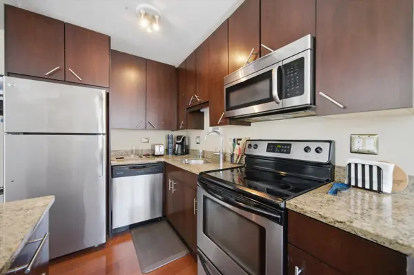 2930 N Sheridan RD #201, Chicago, IL 60657