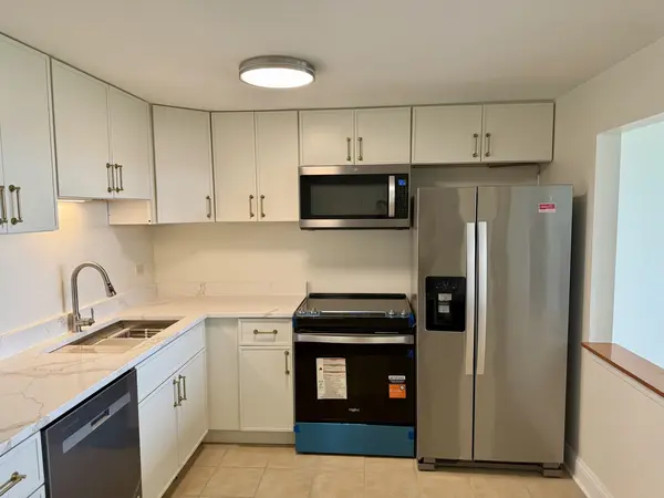 2015 S Finley RD S #812, Lombard, IL 60148
