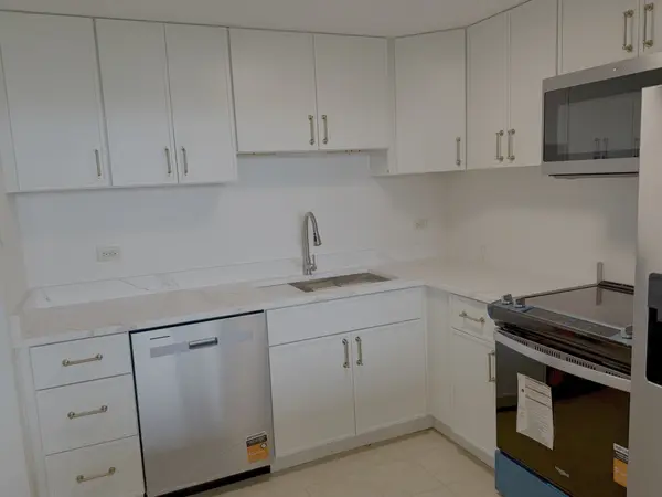 2015 S Finley RD S #812, Lombard, IL 60148