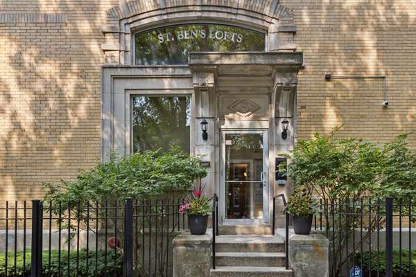 3900 N Claremont AVE #205, Chicago, IL 60618