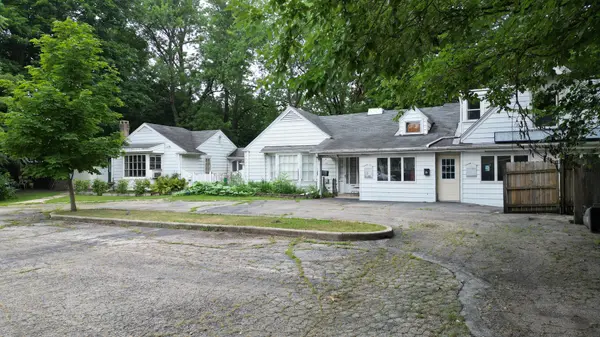 230 N McLean BLVD, Elgin, IL 60123