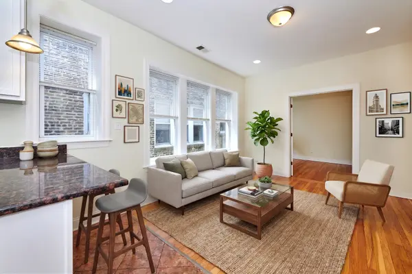 7209 N DAMEN AVE #3, Chicago, IL 60626