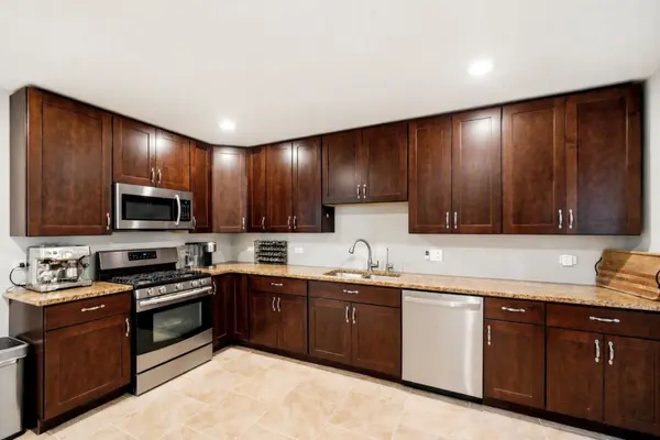 17 Crestview TER, Buffalo Grove, IL 60089