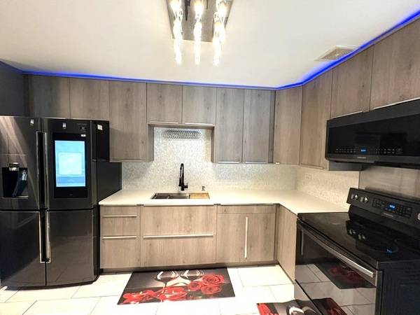 2772 E 75th ST #5ES, Chicago, IL 60649
