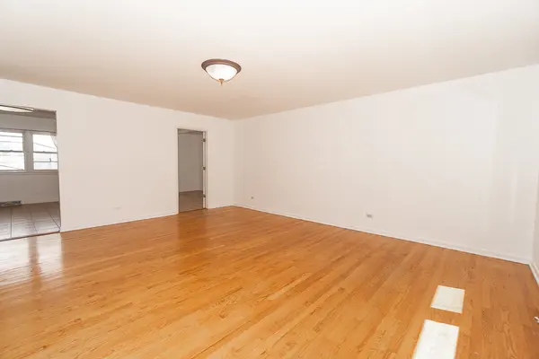 1185 Seymour AVE, Des Plaines, IL 60016