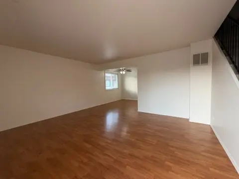 2626 Woodview CT #2626, Waukegan, IL 60087