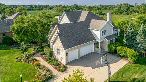 13487 Cambridge DR, Lemont, IL 60439