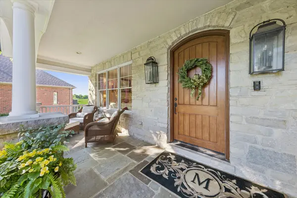 13487 Cambridge DR, Lemont, IL 60439